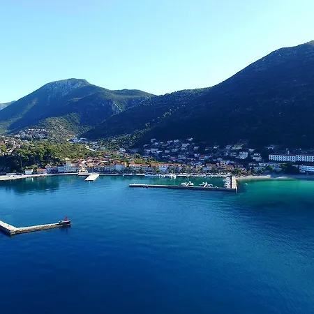 بيت ضيافة Pansion Antunovic تربانج